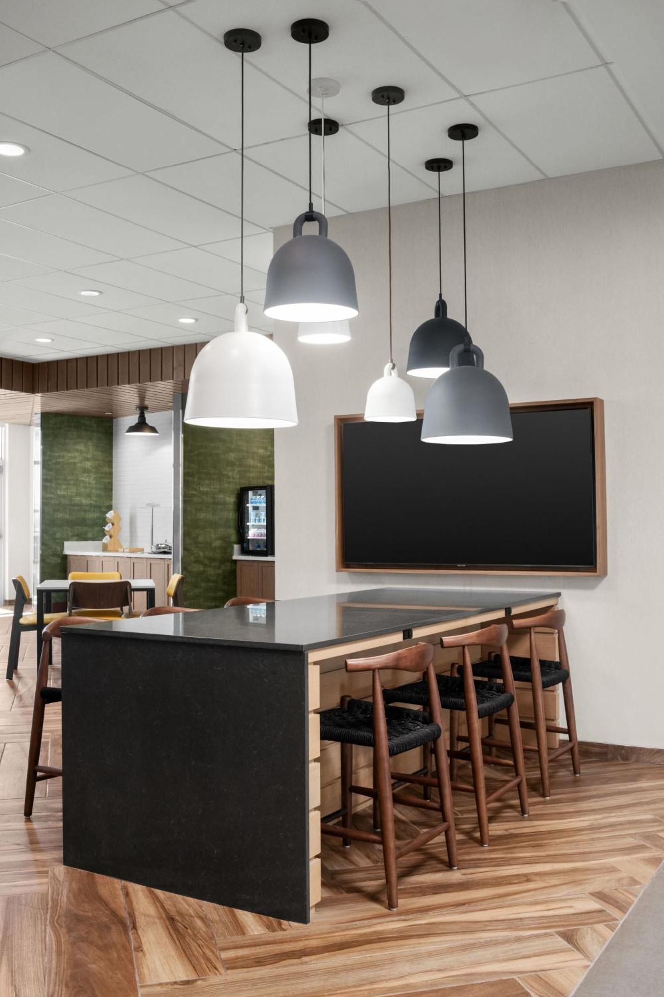 Fairfield By Marriott & 3* Victorville