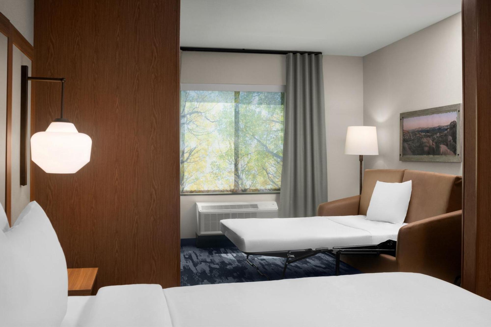 Fairfield By Marriott & 3* Victorville